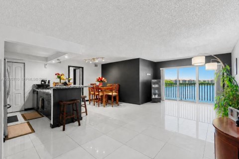 Condo à Miami, Floride, 3 chambres № 2176101