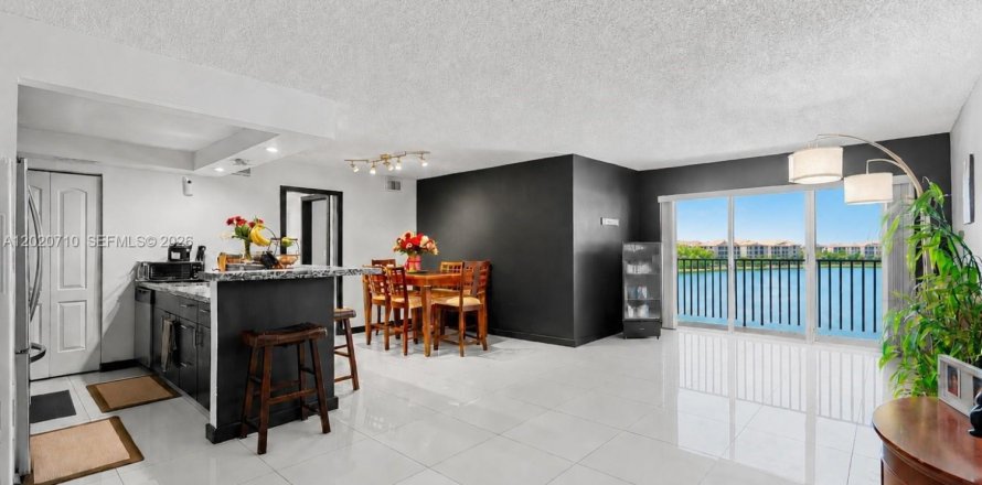 Condo à Miami, Floride, 3 chambres № 2176101