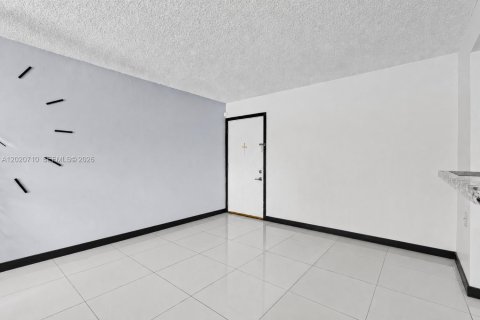 Copropriété à vendre à Miami, Floride: 3 chambres, 108.7 m2 № 2176101 - photo 2