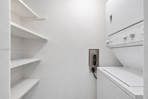 Copropriété à vendre à Miami, Floride: 3 chambres, 108.7 m2 № 2176101 - photo 15