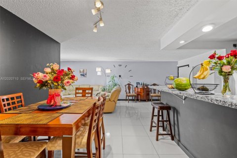 Copropriété à vendre à Miami, Floride: 3 chambres, 108.7 m2 № 2176101 - photo 8
