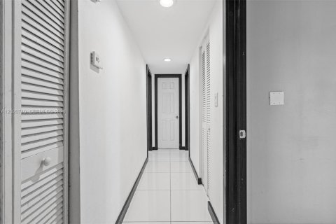 Copropriété à vendre à Miami, Floride: 3 chambres, 108.7 m2 № 2176101 - photo 11