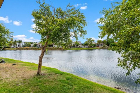 Copropriété à vendre à Miami, Floride: 3 chambres, 108.7 m2 № 2176101 - photo 18