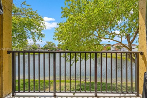 Copropriété à vendre à Miami, Floride: 3 chambres, 108.7 m2 № 2176101 - photo 16