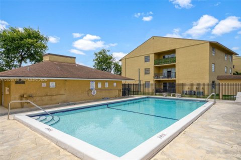Copropriété à vendre à Miami, Floride: 3 chambres, 108.7 m2 № 2176101 - photo 20