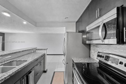 Copropriété à vendre à Miami, Floride: 3 chambres, 108.7 m2 № 2176101 - photo 4