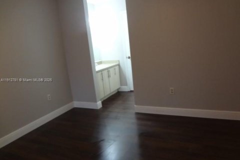 Снять в аренду кондоминиум в Майами, Флорида 2 спальни, 98.48м2, № 1969122 - фото 7