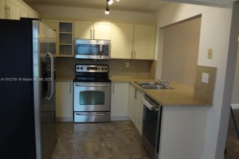 Снять в аренду кондоминиум в Майами, Флорида 2 спальни, 98.48м2, № 1969122 - фото 20