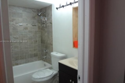 Снять в аренду кондоминиум в Майами, Флорида 2 спальни, 98.48м2, № 1969122 - фото 17