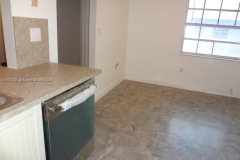 Снять в аренду кондоминиум в Майами, Флорида 2 спальни, 98.48м2, № 1969122 - фото 27