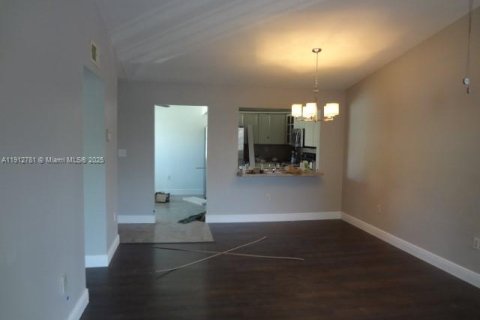 Снять в аренду кондоминиум в Майами, Флорида 2 спальни, 98.48м2, № 1969122 - фото 4