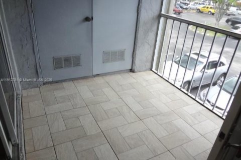 Снять в аренду кондоминиум в Майами, Флорида 2 спальни, 98.48м2, № 1969122 - фото 5