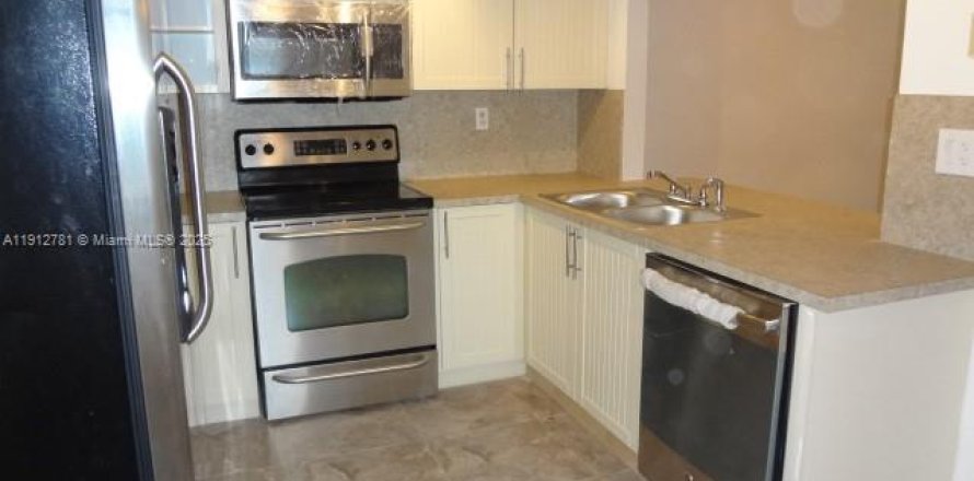 Кондоминиум с 2 спальнями в Майами, Флорида № 1969122