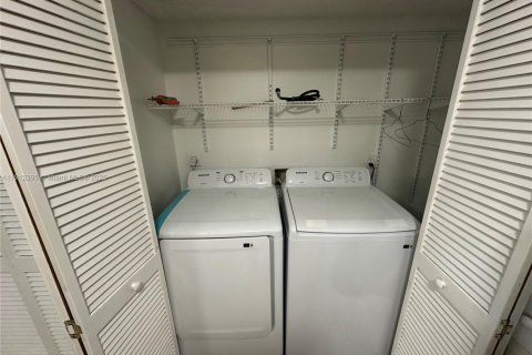 Copropriété à louer à Cutler Bay, Floride: 2 chambres, 104.33 m2 № 1966842 - photo 5