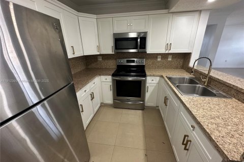 Copropriété à louer à Cutler Bay, Floride: 2 chambres, 104.33 m2 № 1966842 - photo 3