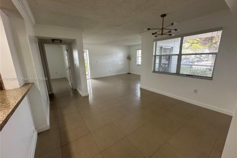 Copropriété à louer à Cutler Bay, Floride: 2 chambres, 104.33 m2 № 1966842 - photo 4