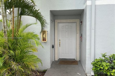 Copropriété à louer à Cutler Bay, Floride: 2 chambres, 104.33 m2 № 1966842 - photo 1