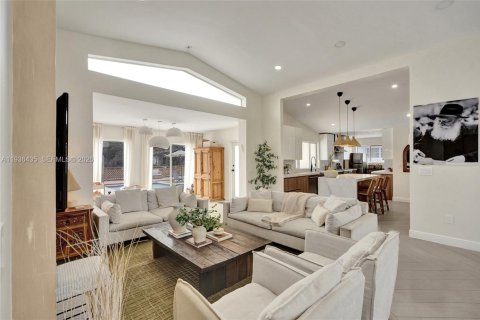 Casa en venta en Miami, Florida, 5 dormitorios, 193.89 m2 № 1999862 - foto 17