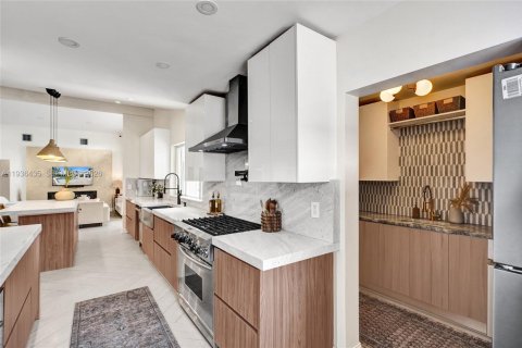Casa en venta en Miami, Florida, 5 dormitorios, 193.89 m2 № 1999862 - foto 27