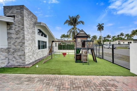 Casa en venta en Miami, Florida, 5 dormitorios, 193.89 m2 № 1999862 - foto 10