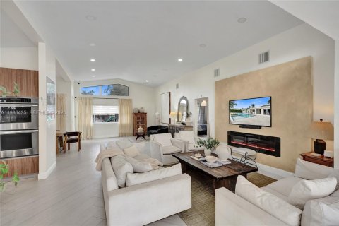 Casa en venta en Miami, Florida, 5 dormitorios, 193.89 m2 № 1999862 - foto 19