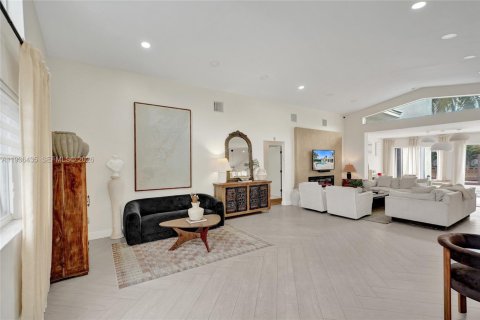 Casa en venta en Miami, Florida, 5 dormitorios, 193.89 m2 № 1999862 - foto 11
