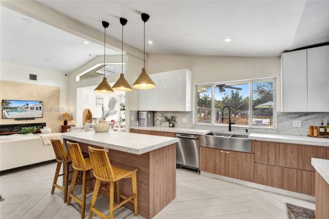 Casa en venta en Miami, Florida, 5 dormitorios, 193.89 m2 № 1999862 - foto 26