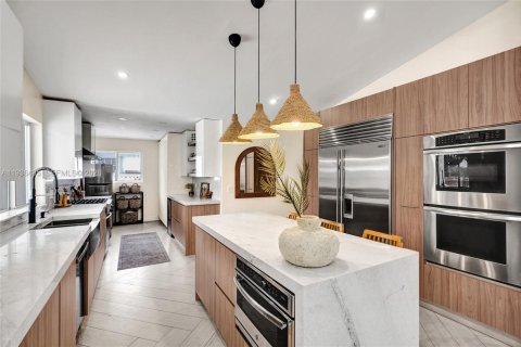 Casa en venta en Miami, Florida, 5 dormitorios, 193.89 m2 № 1999862 - foto 23