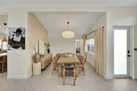 Casa en venta en Miami, Florida, 5 dormitorios, 193.89 m2 № 1999862 - foto 18