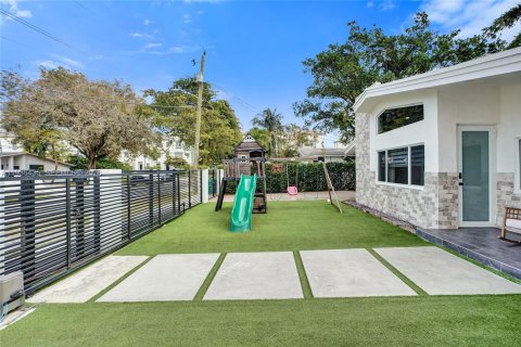 Casa en venta en Miami, Florida, 5 dormitorios, 193.89 m2 № 1999862 - foto 8