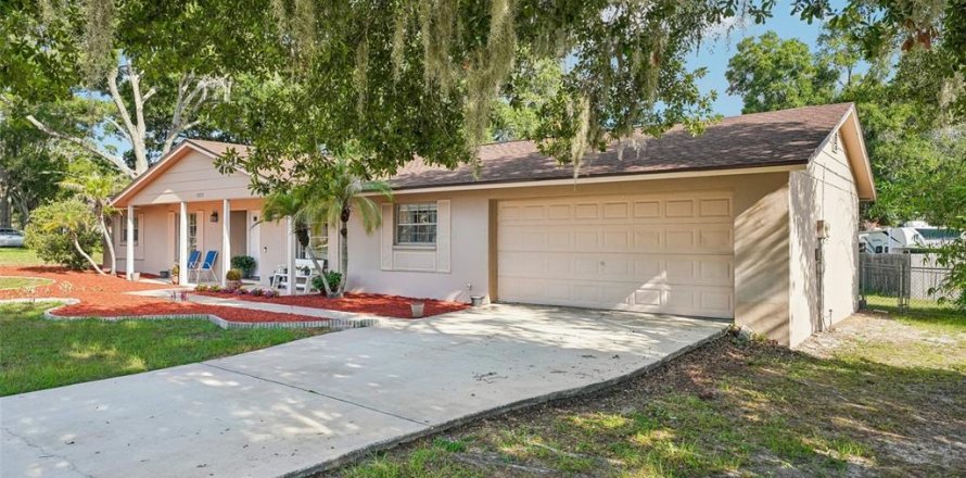 Casa en Land O' Lakes, Florida 4 dormitorios, 157.38 m2 № 2198627