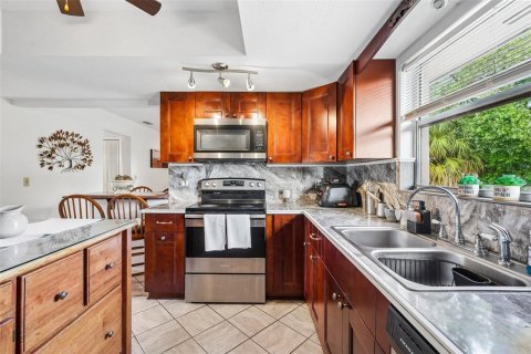 Casa en venta en Land O' Lakes, Florida, 4 dormitorios, 157.38 m2 № 2198627 - foto 4