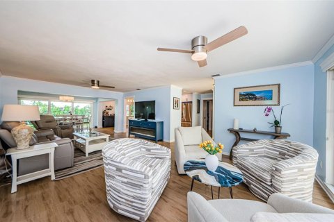 House in Seminole, Florida 2 bedrooms, 171.5 sq.m. № 1786632 - photo 6