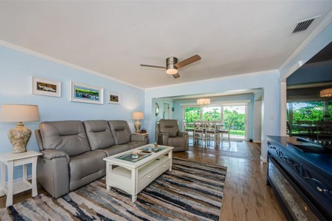 House in Seminole, Florida 2 bedrooms, 171.5 sq.m. № 1786632 - photo 14