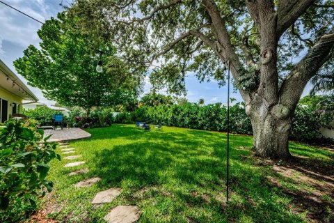 House in Seminole, Florida 2 bedrooms, 171.5 sq.m. № 1786632 - photo 22