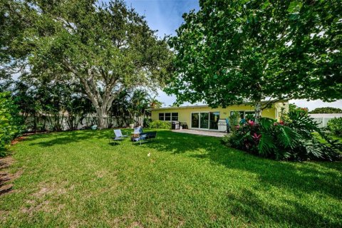 House in Seminole, Florida 2 bedrooms, 171.5 sq.m. № 1786632 - photo 24