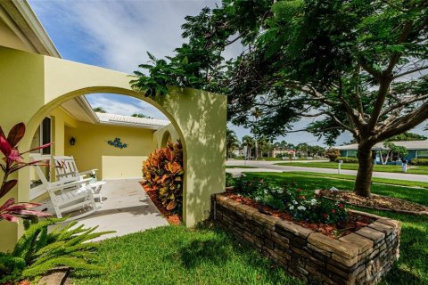 House in Seminole, Florida 2 bedrooms, 171.5 sq.m. № 1786632 - photo 3