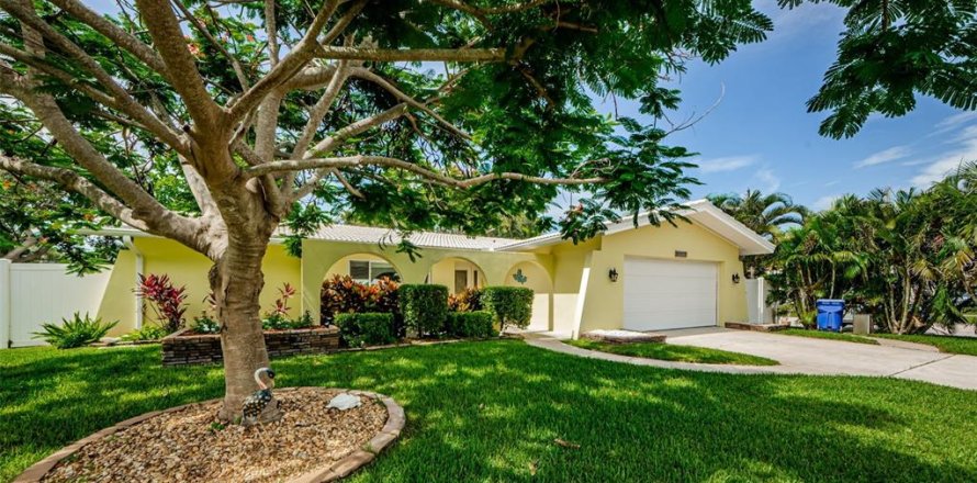 House in Seminole, Florida 2 bedrooms, 171.5 sq.m. № 1786632