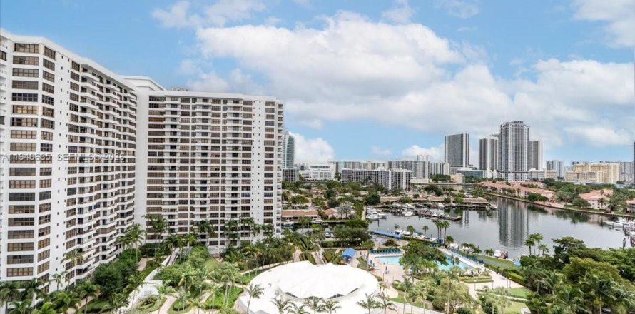 Condo in Hallandale Beach, Florida, 1 bedroom  № 2004810