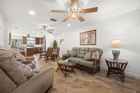 Copropriété à vendre à Cape Coral, Floride: 2 chambres, 94.3 m2 № 1995142 - photo 15