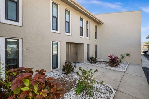 Copropriété à vendre à Cape Coral, Floride: 2 chambres, 94.3 m2 № 1995142 - photo 4