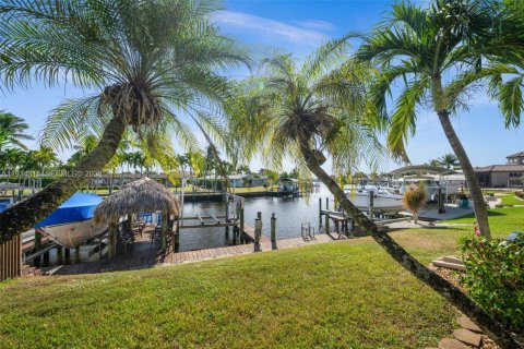 Copropriété à vendre à Cape Coral, Floride: 2 chambres, 94.3 m2 № 1995142 - photo 2