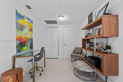 Condo in Miami, Florida, 2 bedrooms  № 2242537 - photo 22