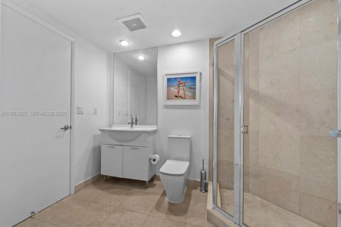 Condo in Miami, Florida, 2 bedrooms  № 2242537 - photo 19
