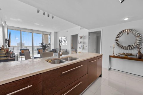 Condo in Miami, Florida, 2 bedrooms  № 2242537 - photo 9