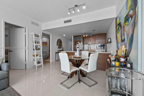 Condo in Miami, Florida, 2 bedrooms  № 2242537 - photo 5