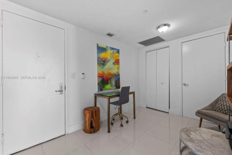 Condo in Miami, Florida, 2 bedrooms  № 2242537 - photo 21