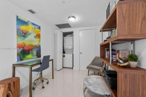 Condo in Miami, Florida, 2 bedrooms  № 2242537 - photo 20