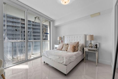Condo in Miami, Florida, 2 bedrooms  № 2242537 - photo 15