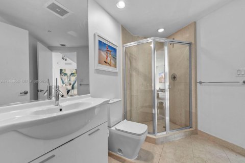 Condo in Miami, Florida, 2 bedrooms  № 2242537 - photo 18